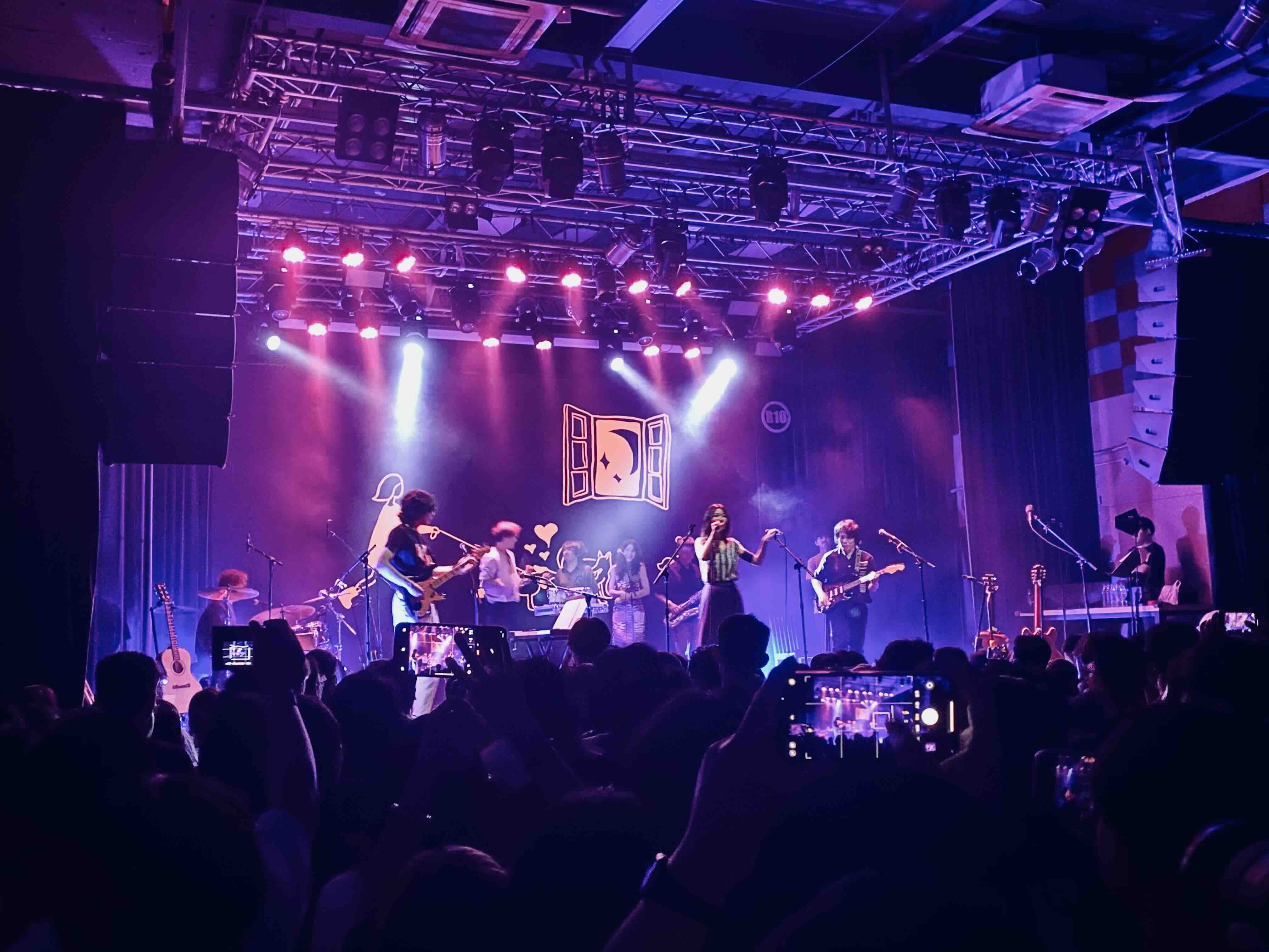 b10-live.jpg